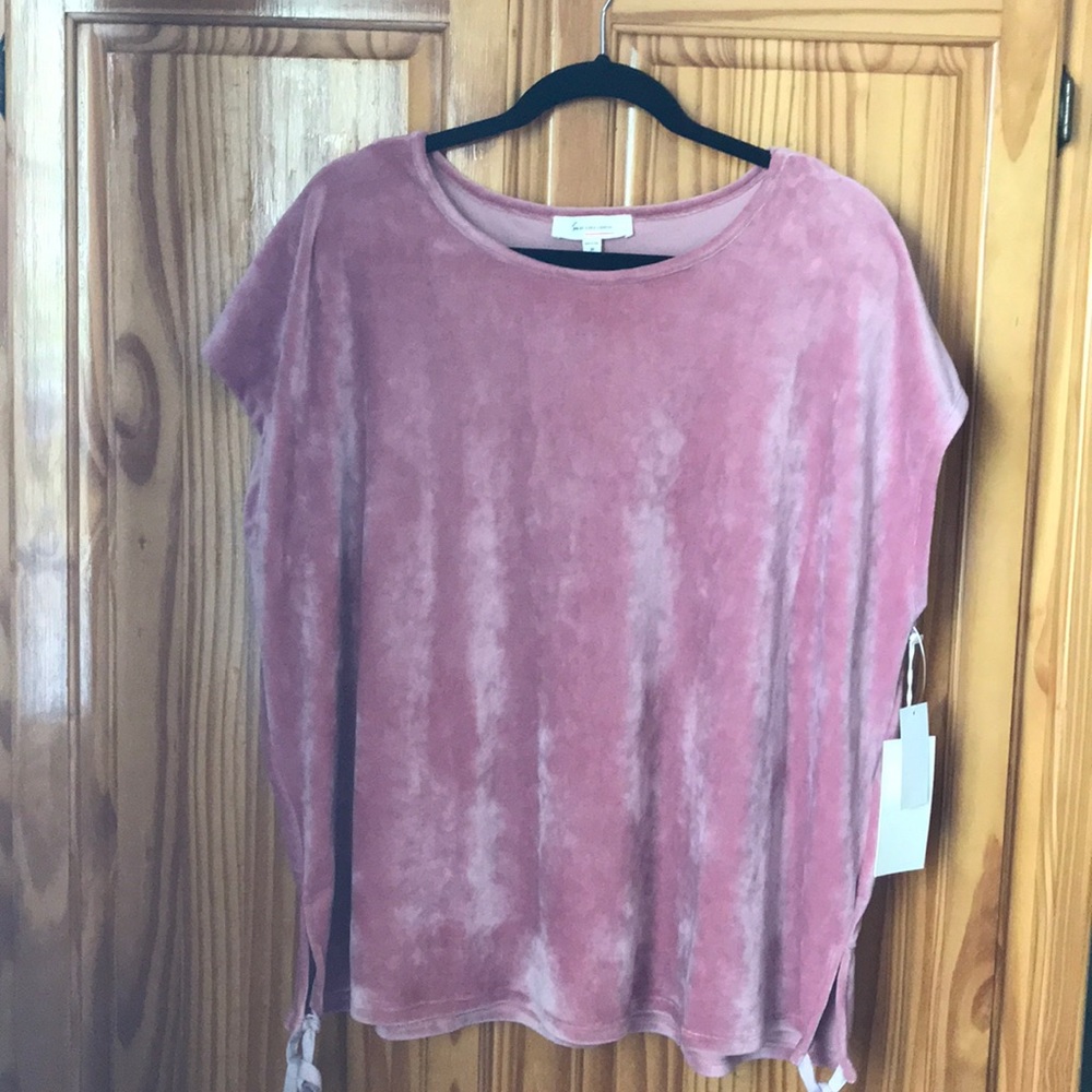 NWT Vince Camuto side tie velour top.